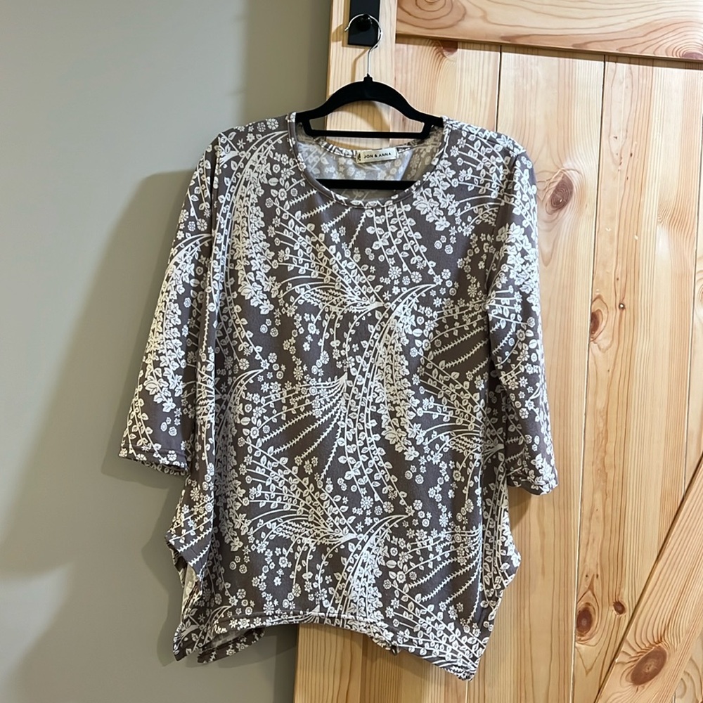 Jon & Anna brand ladies top size large